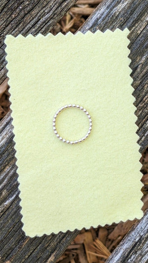 Polishing Cloths are non-staining and easy-to-use cloths to remove tarnish from sterling silver, gold